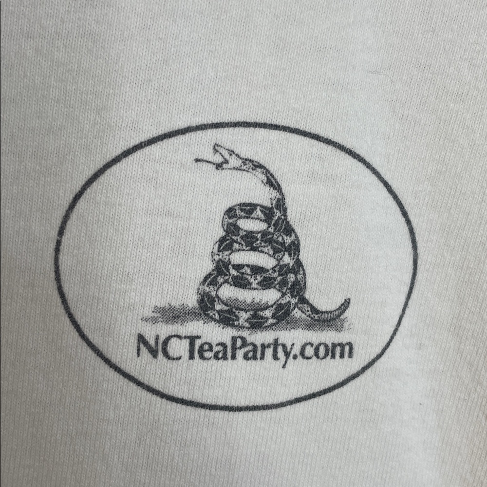 Tea Party political tee. Don’t Tread on me. White Short-Sleeve Tee.